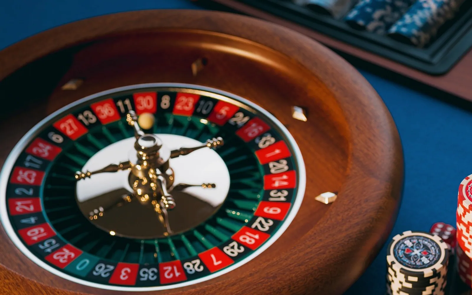Roulette, roulette table and chips