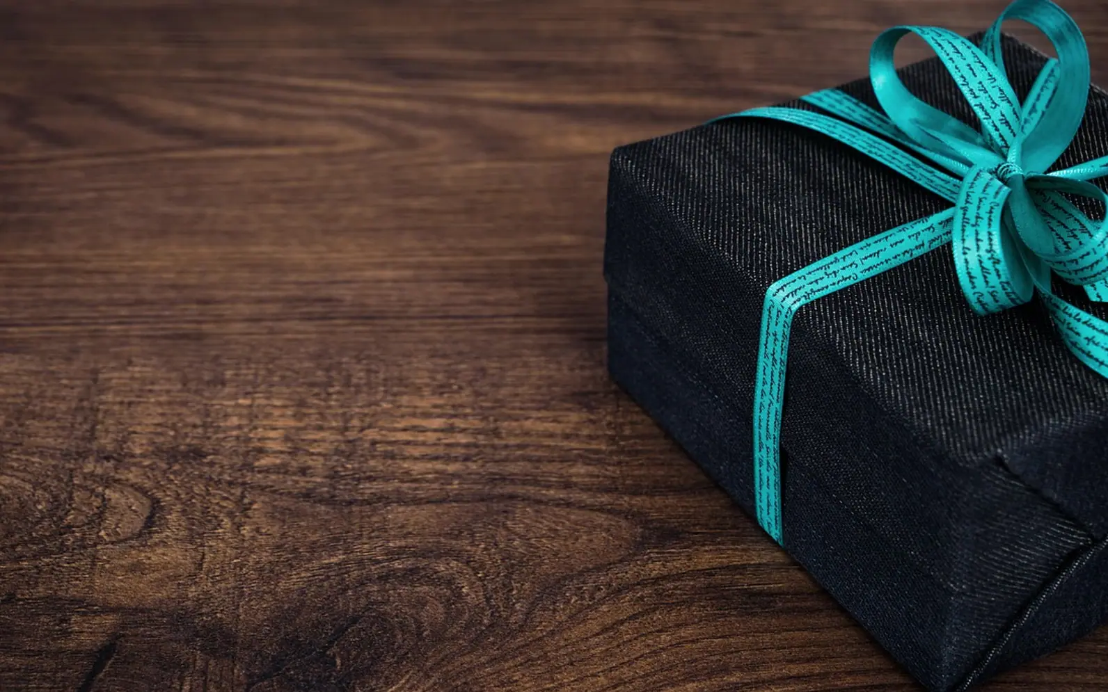 Gift, present and wood